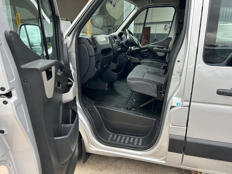 RENAULT MASTER 2.3 FWD SL28 dCi 110 Business Wheelchair Access Crew Bus Euro 6 N