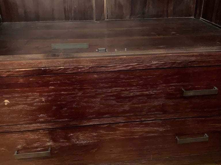 Wardrobe 