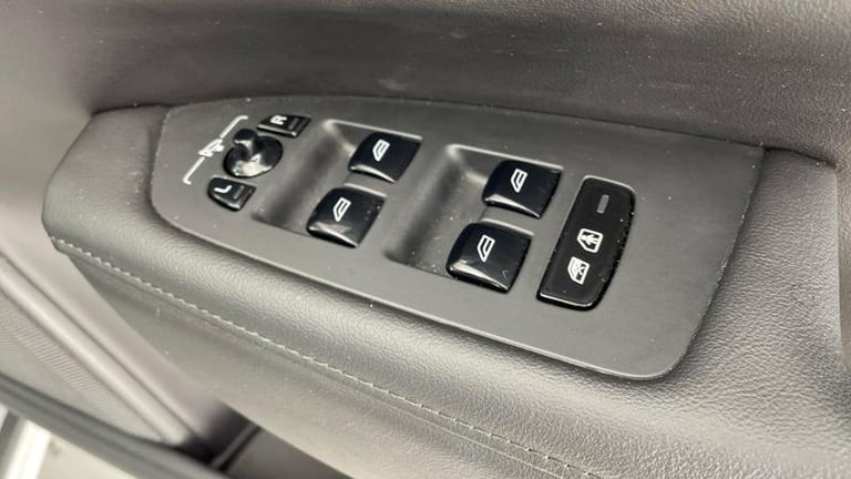 2024 Volvo V90 Ultra T8 AWD Plug-in hybrid Electric/Petrol Dark Automatic Estate Petrol Automatic