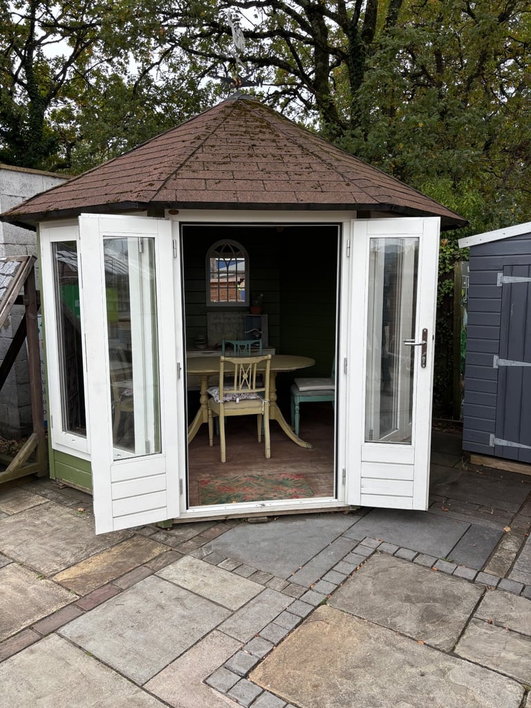 Ex Display Lugarde Octagonal Garden Room