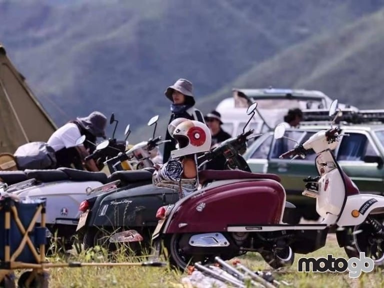 Royal Alloy TG 125cc S a Modern Classic Retro Automatic Moped Scooter For Sal...