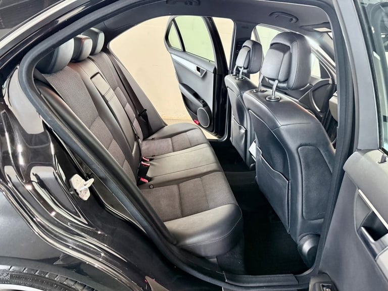 2011 Mercedes-Benz C Class C220 CDI BlueEFFICIENCY Sport 4dr Auto SALOON DIESEL Automatic