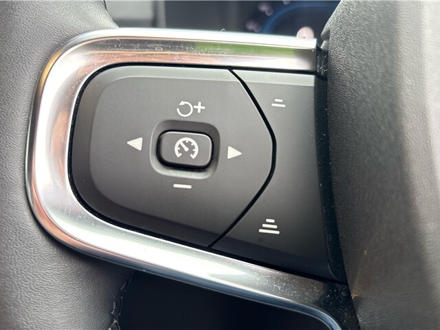 2022 Volvo XC40 2.0 B3P Plus Dark 5dr Auto ESTATE PETROL Automatic