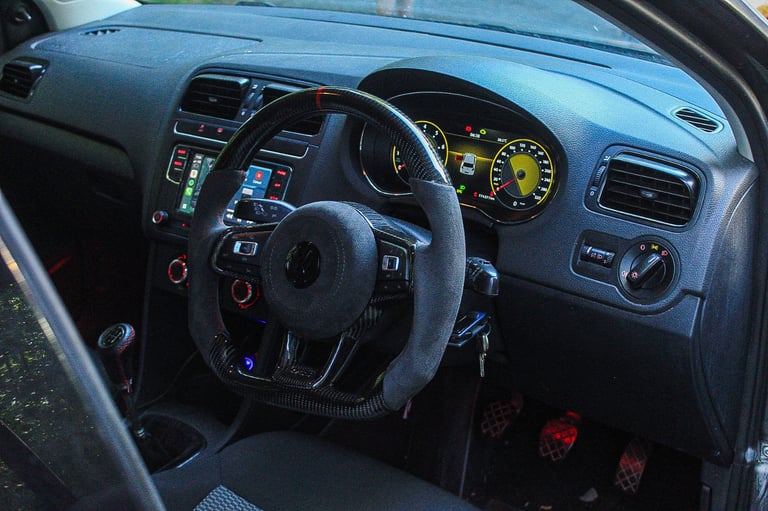 image for Genuine carbon fiber and alcentara steering wheel for be polo 