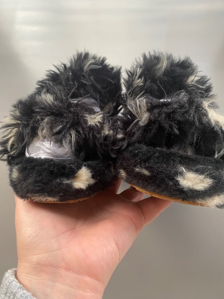 UGG fluffy platform slippers in size UK5 VGC