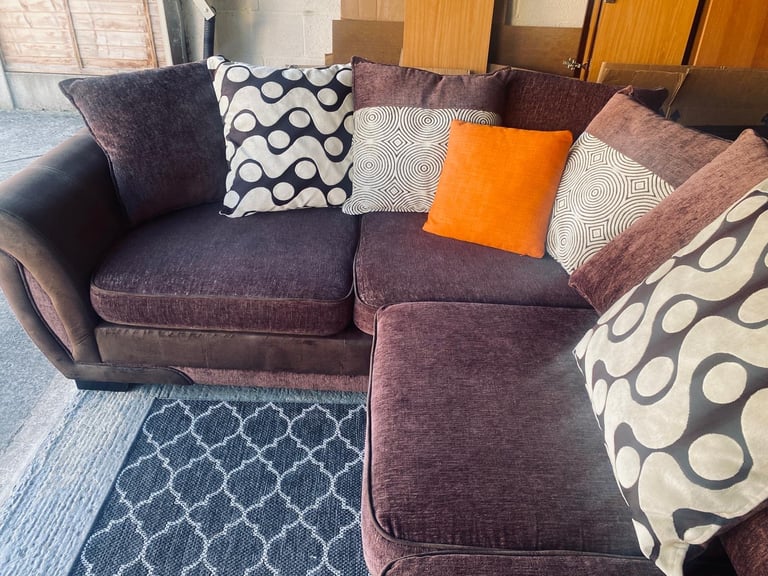 DFS CORNER SOFA VGC - DELIVERY AVAILABLE 