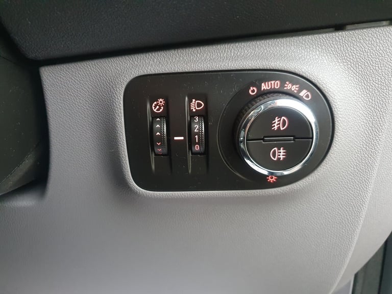 2015 Vauxhall Corsa 1.2 SE 5dr HATCHBACK Petrol Manual