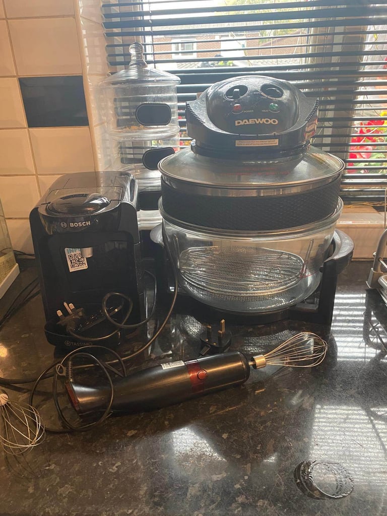 image for Daewoo Air Fry Tassimo coffee mach an electric wiskalmost brand new cooked a chicken once bargainer