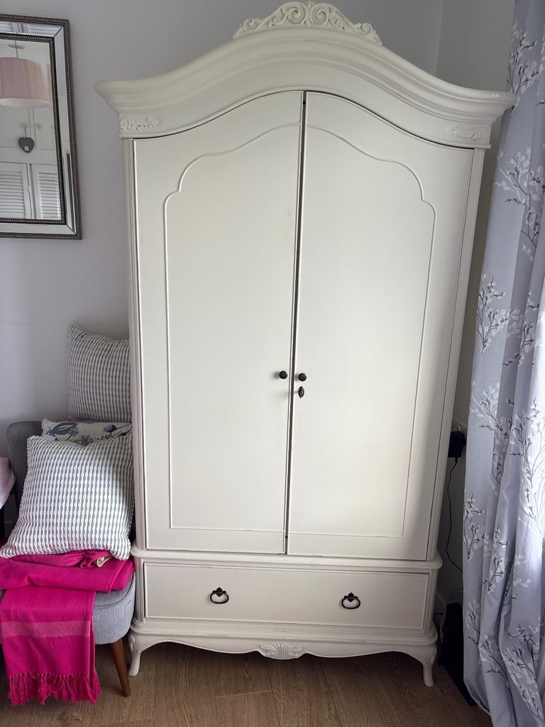 Willis and gambier wardrobe 