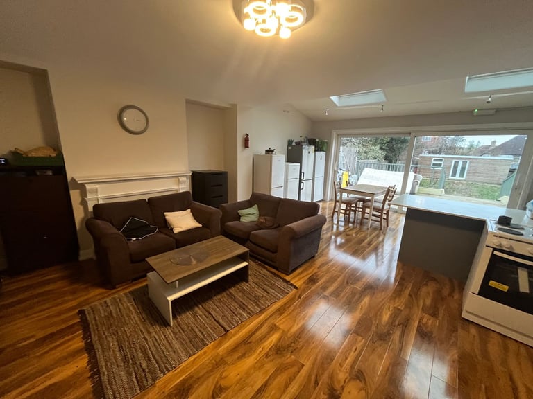 image for Nice Box Room In Norbury  Only £550 pcm All Bills Included AVAILABLE NOW