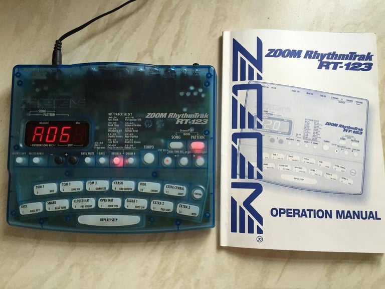 Zoom Drum machine with bass/synth sounds