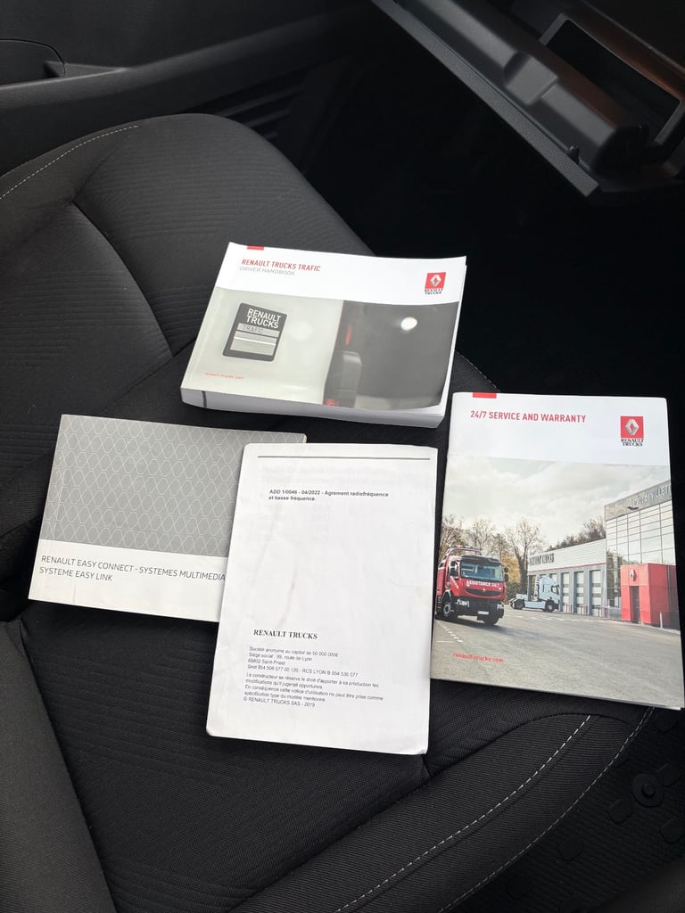 Renault Trucks Trafic , Exclusive Red edition Model 150 psi Automatic 