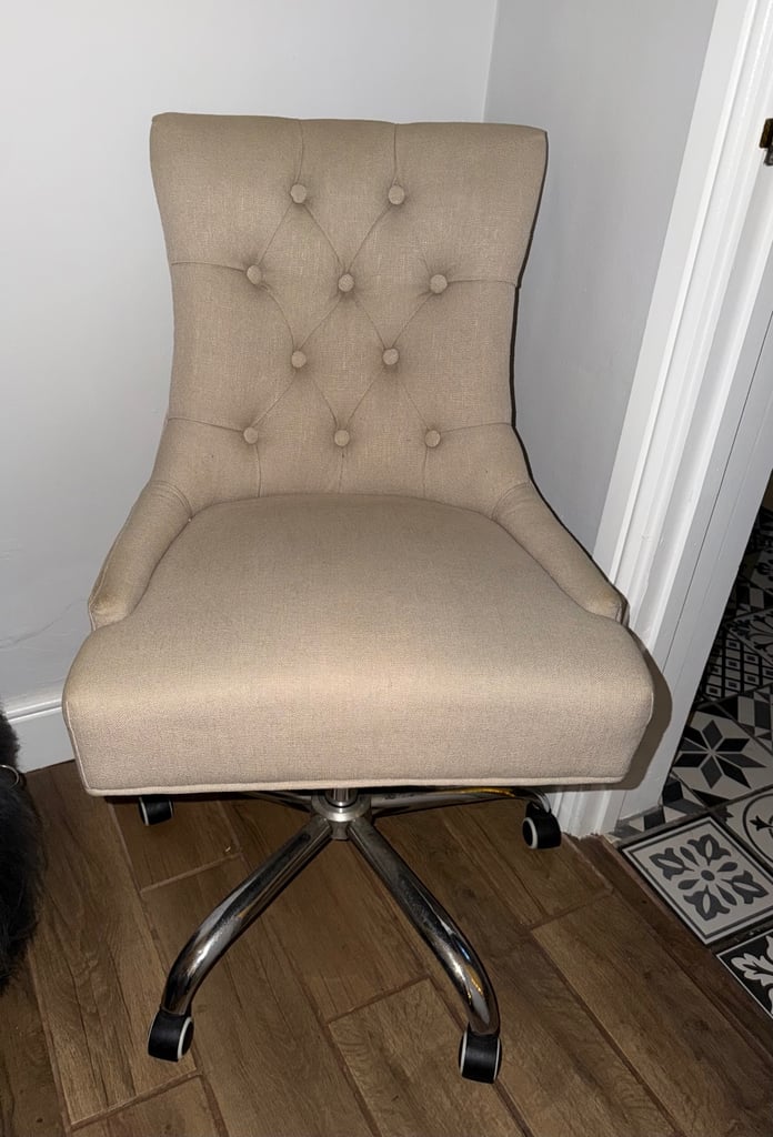 image for BEIGE OFFICE CHAIR