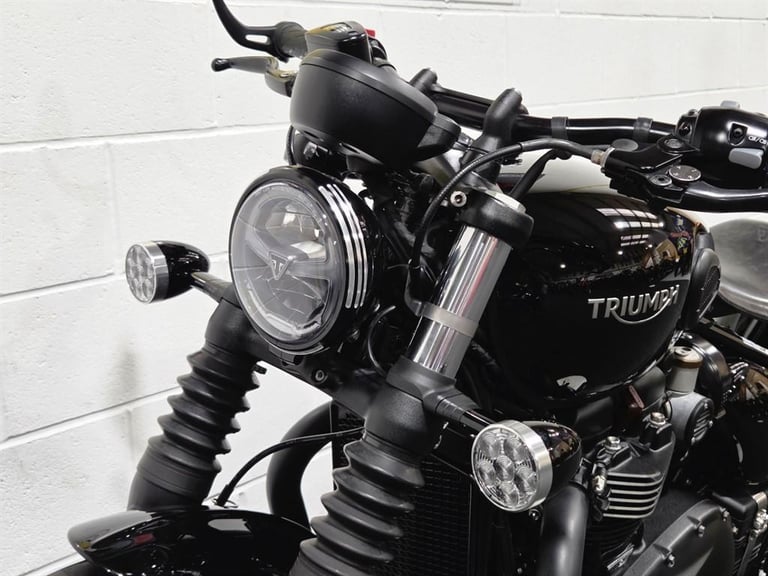 Triumph Bobber BLACK! LOADS OF EXTRAS