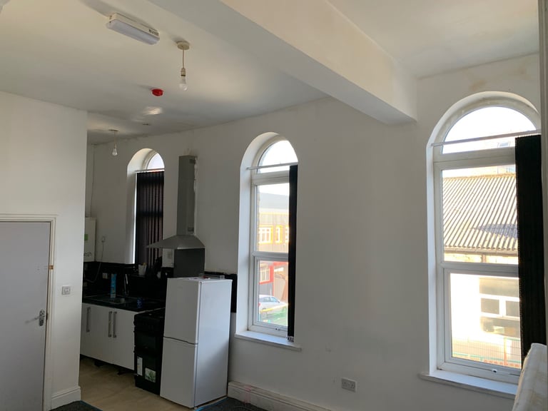 2 BEDROOM APARTMENT TO LET