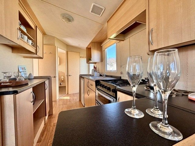 CHEAP STATIC CARAVAN FOR SALE AT BROADLAND SANDS HOLIDAY PARK - 11.5 MONTH OWNER SEASON