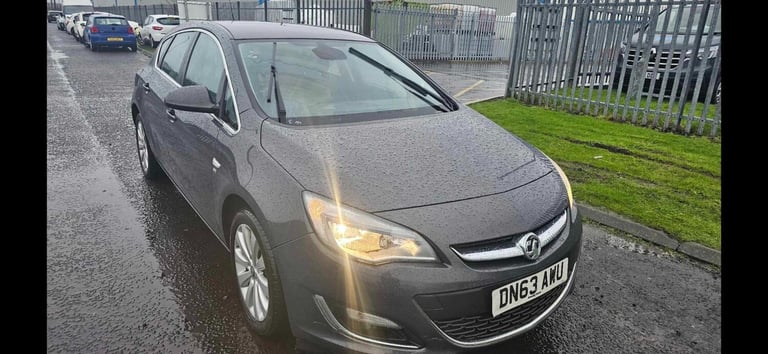 2013 Vauxhall Astra 1.6i 16V SE 5dr HATCHBACK Petrol Manual
