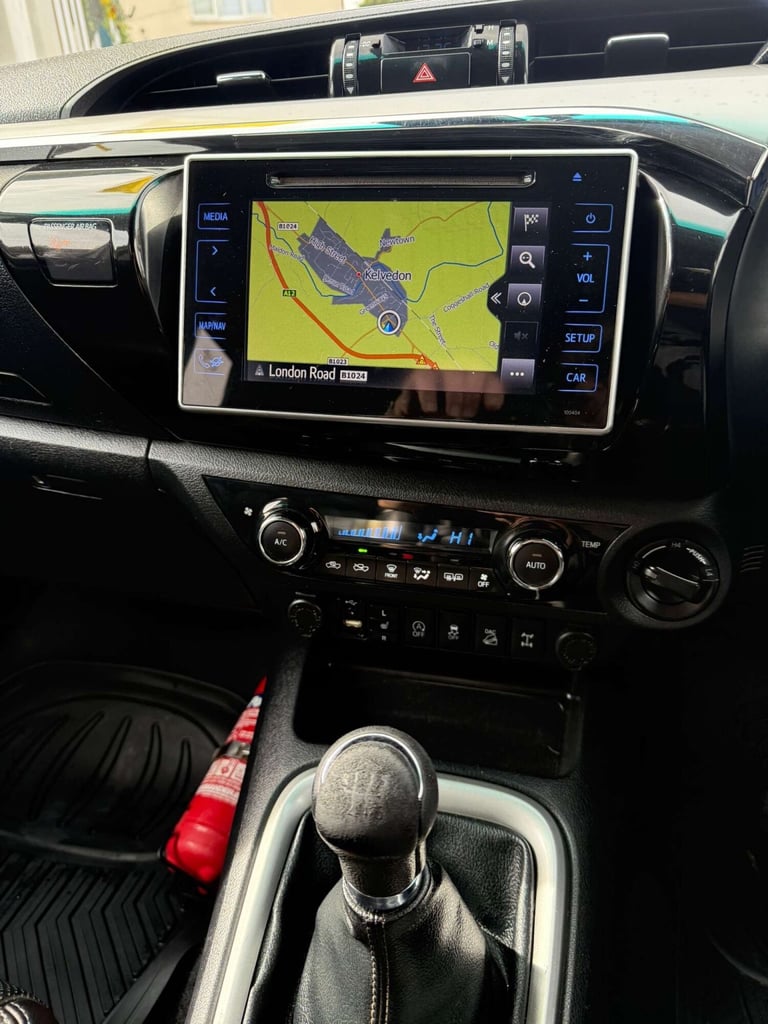 2019 Toyota Hilux 2.4 HI-Luxury Invincible D-4D 4WD Double Cab 4WD 5dr Pickup Diesel Manual