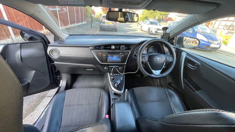 Toyota Auris Hybrid 1.8 EXCEL VVT-I CVT Automatic FIRST OWNER NEW BATTERY