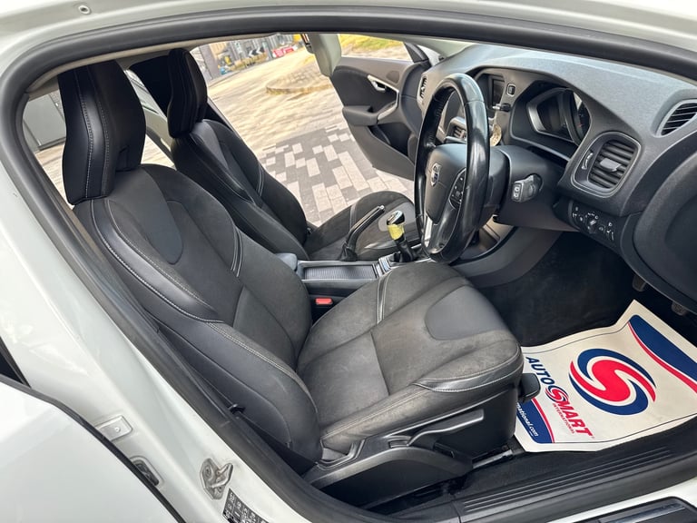 2015 VOLVO V40 SE 1.6 D2 DIESEL 6 SPEED MANUAL WHITE 5dr HATCHBACK 