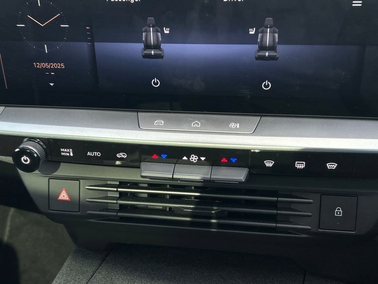  Vauxhall Grandland Electric 73kwh Ultimate Suv 5dr Electric Auto 213 Ps