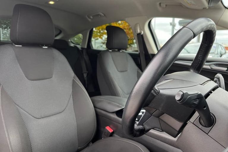 2016 Ford Mondeo 2.0 TDCi Titanium 5dr ** Sync 2 - Bluetooth / USB Connection ** Manual Hatchback...