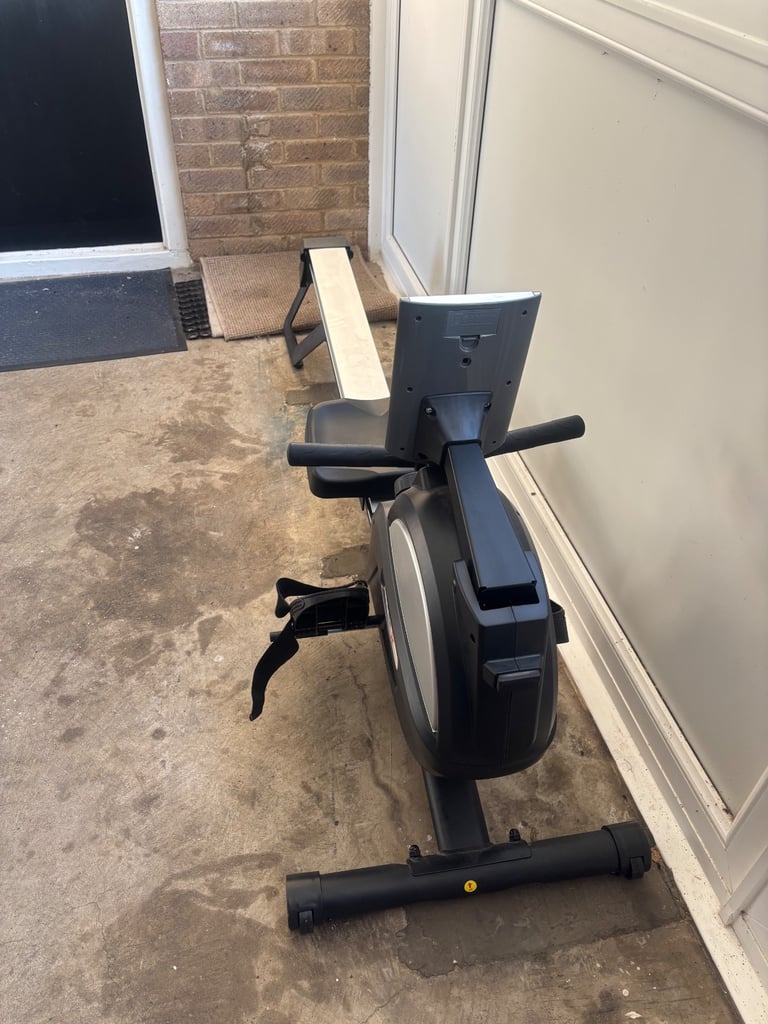 Rowing machine 