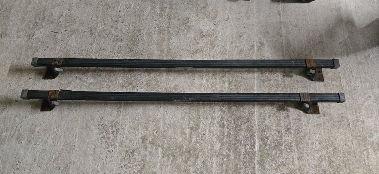 Pair of car roof rack/bars