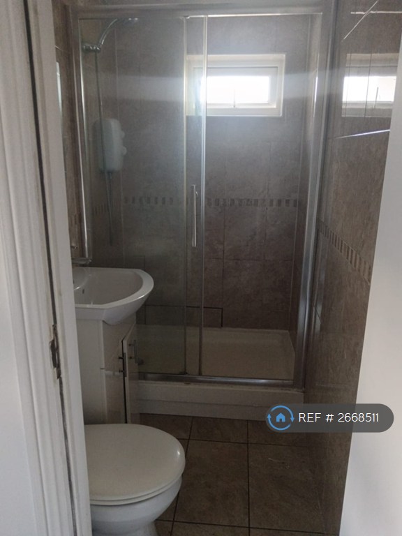 1 bedroom flat in Mill Road, Gillingham, ME7 (1 bed) (#2668511)