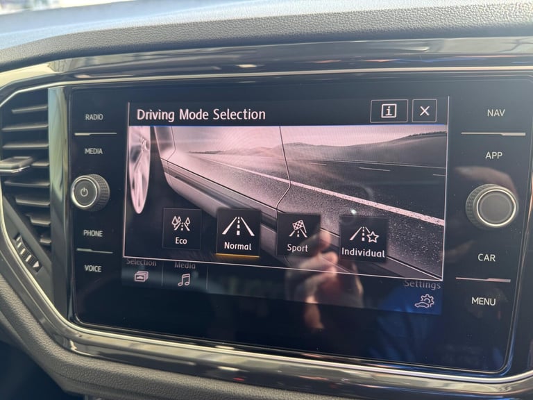 2018 Volkswagen T-Roc 1.5 TSI EVO SEL Euro 6 (s/s) 5dr HATCHBACK Petrol Manual