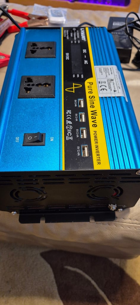 Power inventer 12V and 24V to 230V with portable battery 24V and charger.