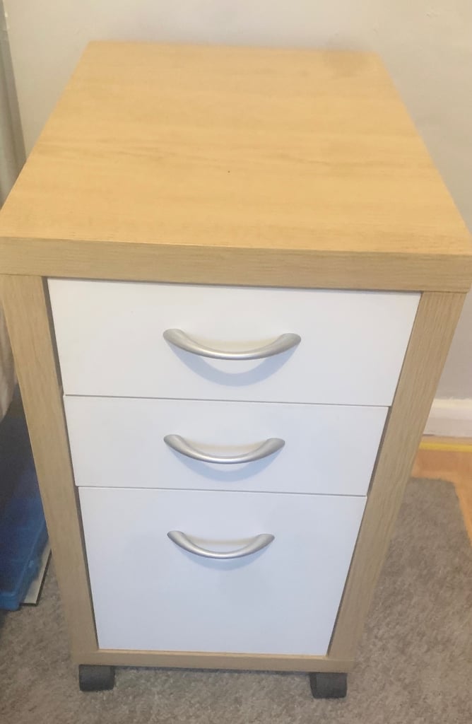 Bedside drawers on wheels 