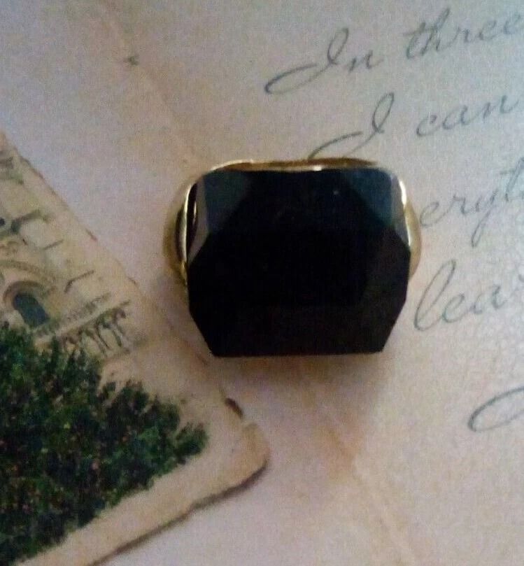Dorothy Perkins Black Facet Gold tone Dome Chunky Fashion Ring.Size Medium.POST OR COLLECT!!