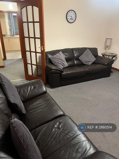 2 bedroom flat in Macaulay Drive, Craigiebuckler, Aberdeen, AB15 (2 bed) (#2660514)