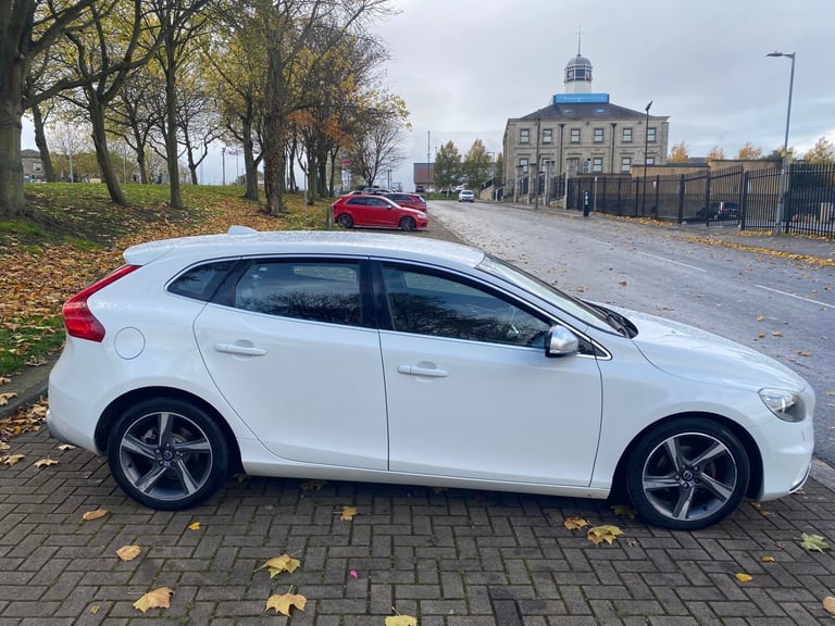 2013 Volvo V40 D2 R DESIGN 5dr HATCHBACK Diesel Manual