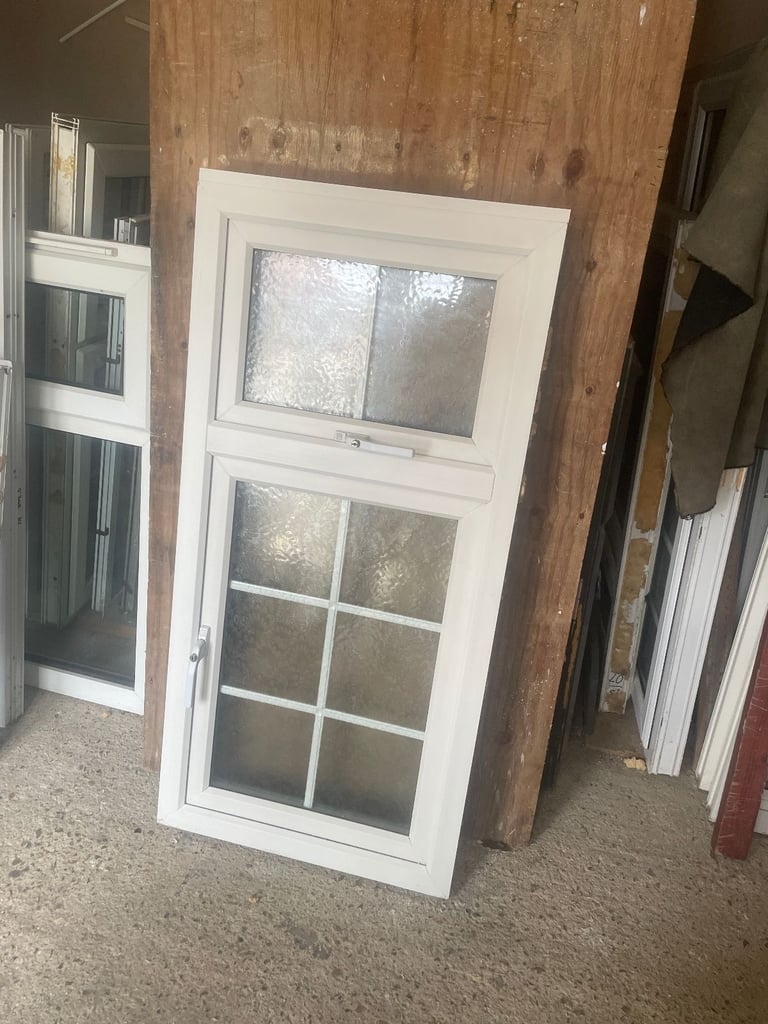 H 131/133 x W 64 cm -  BEAUTIFUL GEORGIAN UPVC DOUBLE GLAZED WINDOW - OBSCURE GLASS (REF: SJ445)