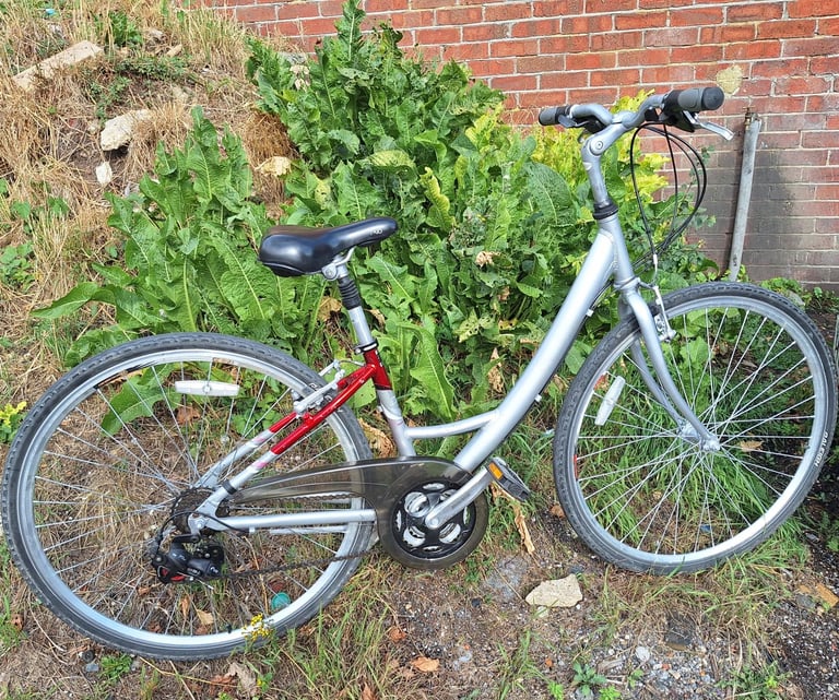 Ladies Raleigh Airlite hybrid aluminium frame townbike 