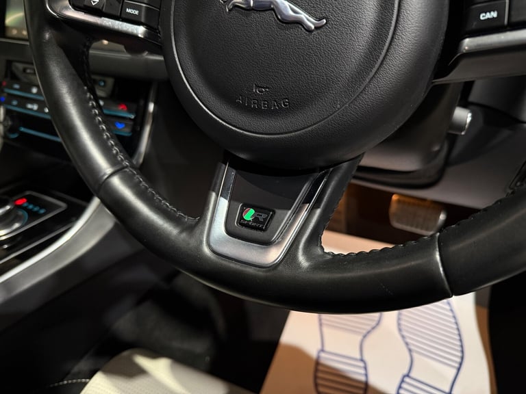 2017 Jaguar XF 2.0d R-Sport Saloon 4dr Diesel Auto AWD Euro 6 (s/s) (240 ps)