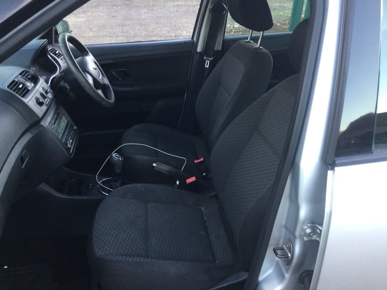 2010 Skoda Fabia 1.2 12V SE 5dr HATCHBACK Petrol Manual - Image 4