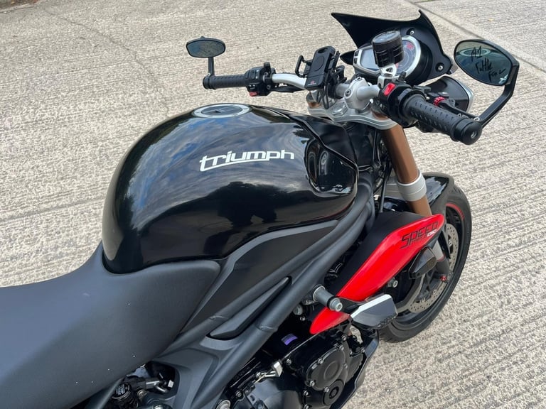 2013 13 TRIUMPH SPEED TRIPLE 1050 R BLACK NEW MOT HISTORY 12k MILES NAKED