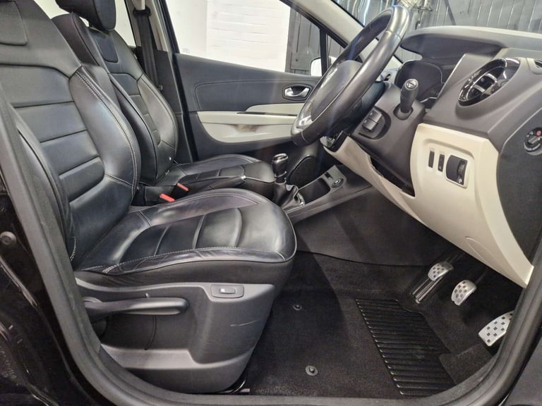2017 Renault Captur 1.5 Captur Signature S Nav dCi 5dr SUV Diesel Manual