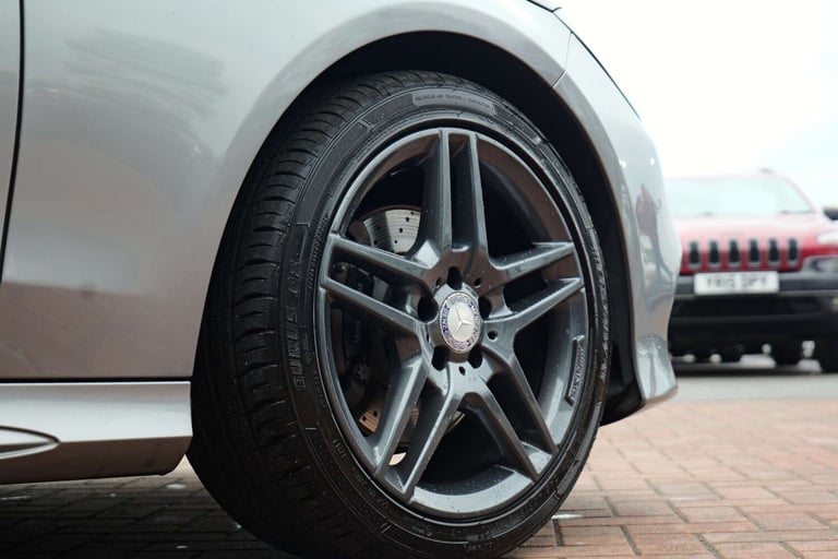 2015 Mercedes-Benz E Class 2.1 E220 AMG Line Bluetec Auto 4dr Saloon Diesel Automatic