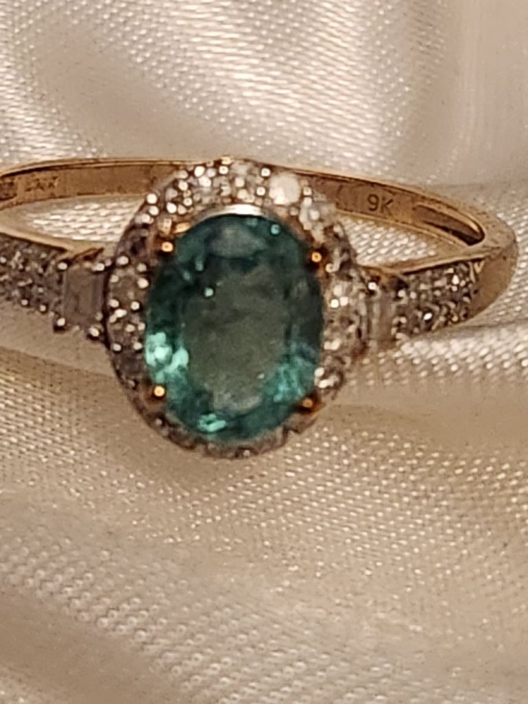 Brand New 9Ct Gold Ring Size T Kagen Zambian Emerald 8x6 New   Emerald 8x6 