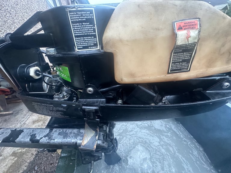 Mercury 3.3hp outboard motor short shaft boat engine. Runs and pumps water 