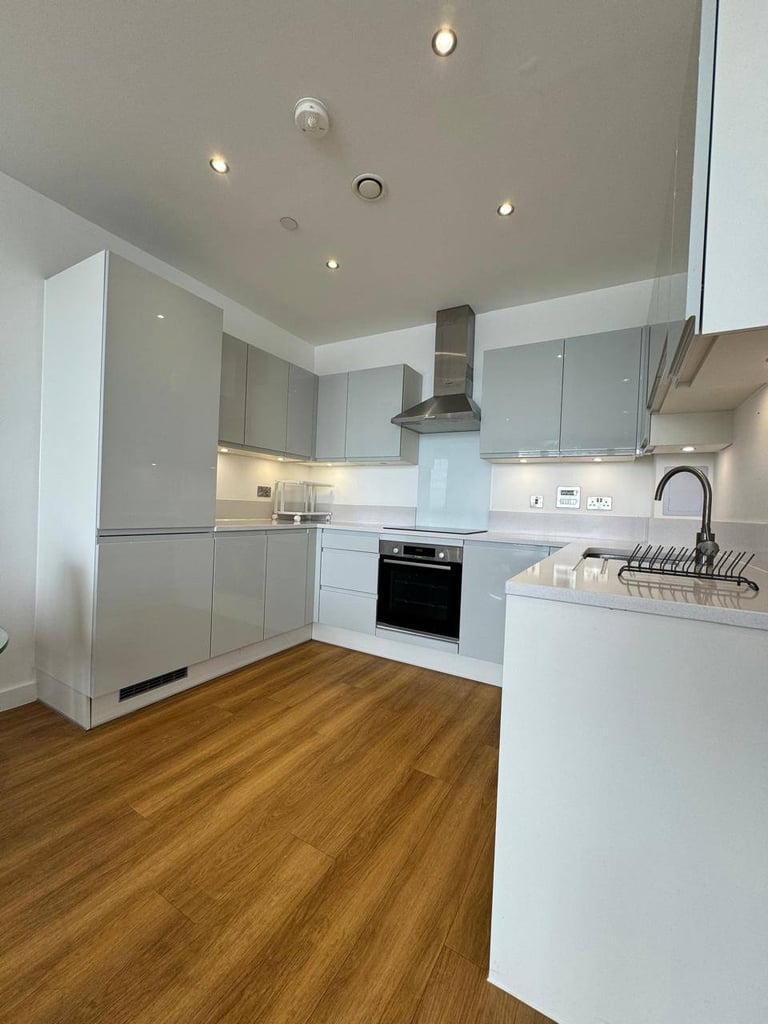 Thames River View, Ensuite Room for Rent, Couple Friendly 