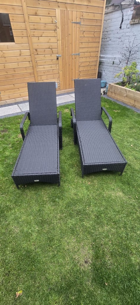 Garden set and loungers 