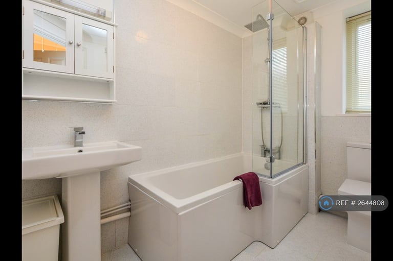 2 bedroom flat in Wetherby Road, Leeds, LS8 (2 bed) (#2644808)