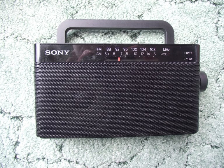 Sony Icf - 306 Portable Am / FM radio
