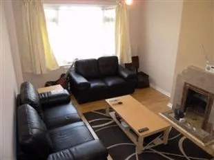 3 bed semi detached house is available for rent 