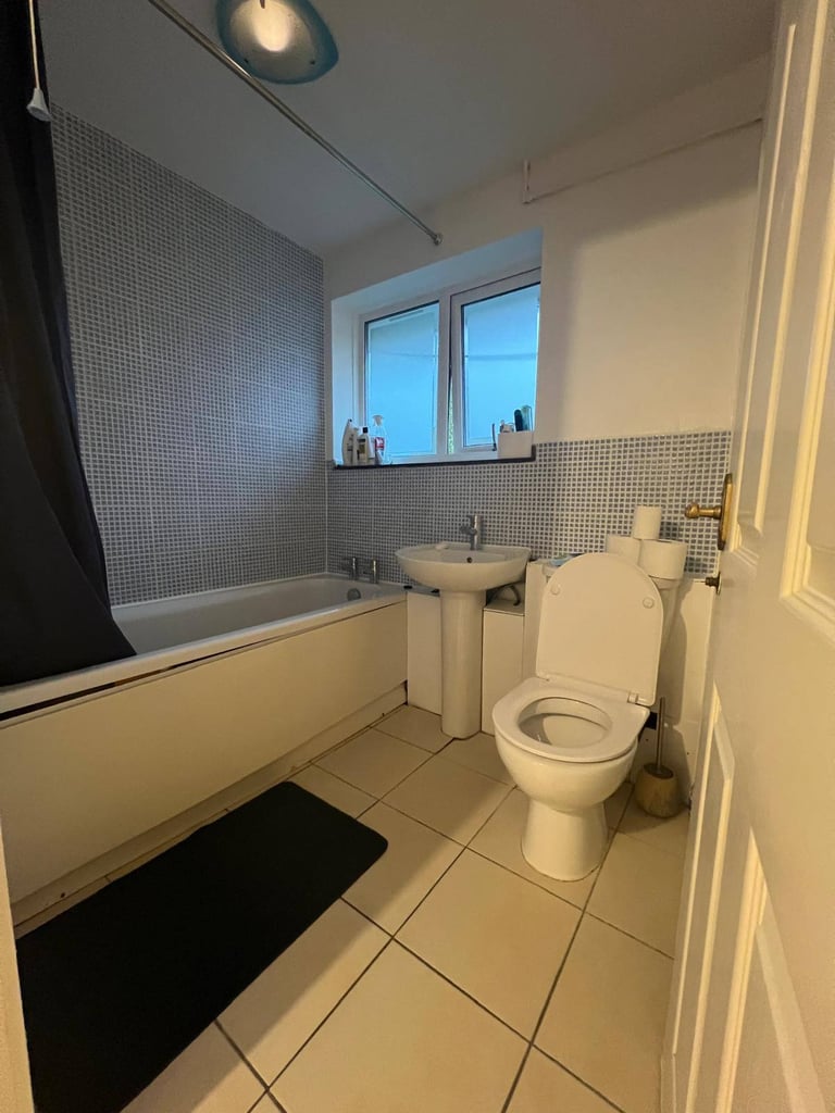 Three Bedroom House for Short to Long Term Rent in Basildon